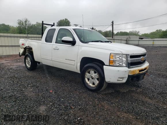 ✅ 2010 Chevrolet Silverado 1500 • VIN: 1GCSKTE21AZ134155 • Lot: 56755525. Wystawiony na Copart z przebiegiem 170 125 mil. Bezpłatny archiwum sprzedaży aukcyjnych z USA i szczegółowy raport historii pojazdu na DreamBid. Zdjęcie 4.