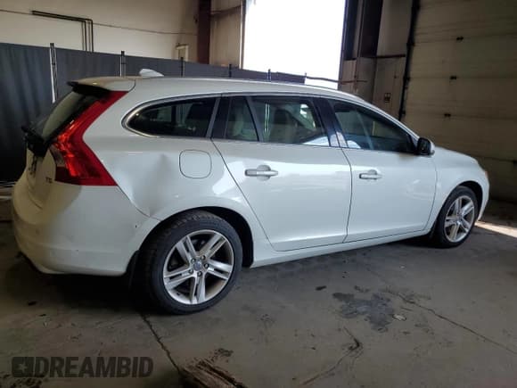 ✅ 2015 Volvo V60 • VIN: YV126MEC0F1205624 • Lot: 70863984. Wystawiony na Copart z przebiegiem 128 952 mil. Bezpłatny archiwum sprzedaży aukcyjnych z USA i szczegółowy raport historii pojazdu na DreamBid. Zdjęcie 3.