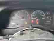 1998 Dodge Dakota SLT z VIN 1B7GG22X1WS598712, wystawiony jako Copart lot #76095004 z przebiegiem 196 012 mil mil oraz Szkoda całkowita • Salvage title. Historia ofert i sprzedaży dostępna na DreamBid. Obrazek 9.