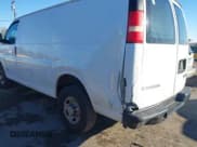 ✅ 2005 Chevrolet Express Cargo • VIN: 1GCGG25V951167128 • Lot: 43757634. Wystawiony na IAAI z przebiegiem 283 747 mil. Bezpłatny archiwum sprzedaży aukcyjnych z USA i szczegółowy raport historii pojazdu na DreamBid. Zdjęcie 6.