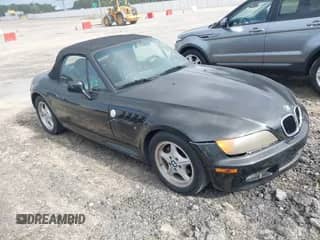 1996 BMW 3 Series Z3 1.9 z VIN 4USCH7328TLB71395, wystawiony jako IAAI lot #42743556 z przebiegiem 158 986 mil mil oraz . Historia ofert i sprzedaży dostępna na DreamBid. Obrazek 1.
