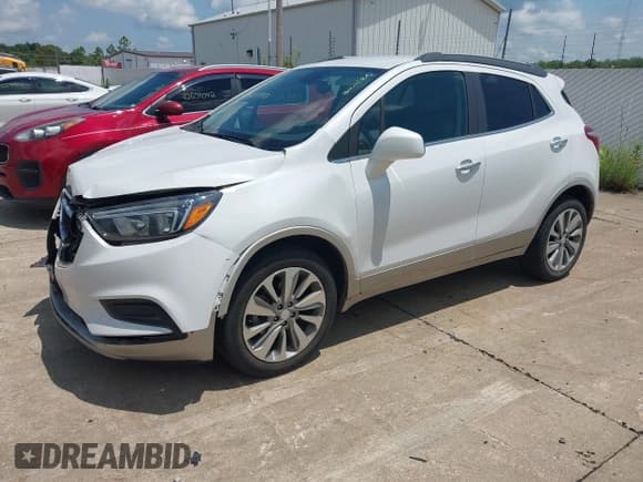 ✅ 2020 Buick Encore Preferred • VIN: KL4CJASB1LB003894 • Lot: 42603906. Wystawiony na IAAI z przebiegiem 32 680 mil. Bezpłatny archiwum sprzedaży aukcyjnych z USA i szczegółowy raport historii pojazdu na DreamBid. Zdjęcie 2.