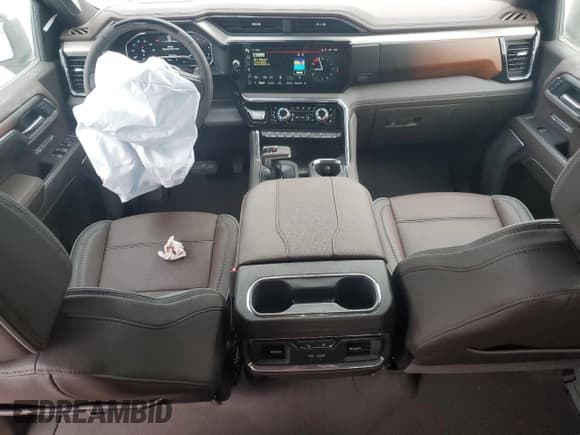 ✅ 2025 GMC Sierra 1500 Denali • VIN: 1GTUUGEL0SZ111146 • Лот: 47490085. Опубликован ранее на Copart с пробегом 908 миль. Бесплатный доступ к архиву аукционных продаж из США и подробный отчёт об истории автомобиля на DreamBid. Изображение 8.