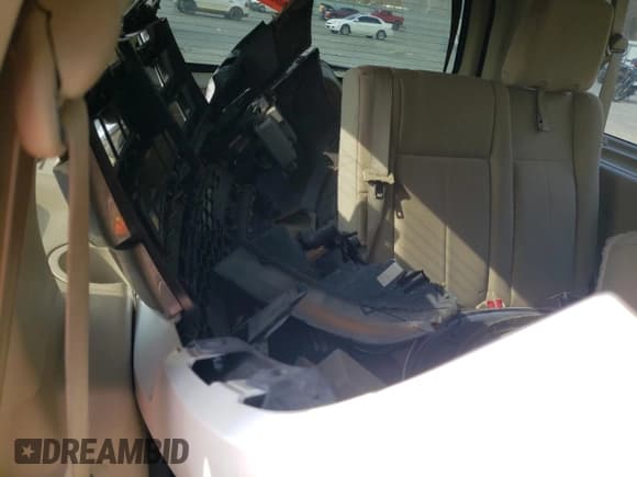 ✅ 2016 Ford Expedition Max XLT • VIN: 1FMJK1HT2GEF52594 • Lot: 48572215. Listed on Copart with 172,911 mi. Free auction sales archive from the USA and detailed vehicle history report at DreamBid. Image 13.