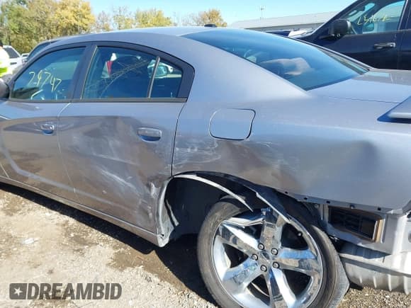 ✅ 2014 Dodge Charger SXT • VIN: 2C3CDXHG5EH165870 • Lot: 43536682. Listed on IAAI with 79,747 mi. Free auction sales archive from the USA and detailed vehicle history report at DreamBid. Image 18.