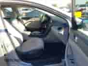 2017 Hyundai Sonata 2.4L z VIN 5NPE24AF9HH449427, wystawiony jako IAAI lot #43480524 z przebiegiem 65 025 mil mil oraz . Historia ofert i sprzedaży dostępna na DreamBid. Obrazek 5.