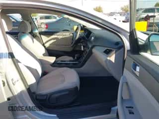 2017 Hyundai Sonata 2.4L с VIN 5NPE24AF9HH449427, выставлен на аукционе IAAI как лот 43480524 с пробегом 65 025 миль миль и . История ставок и продаж доступна на DreamBid. Изображение 5.