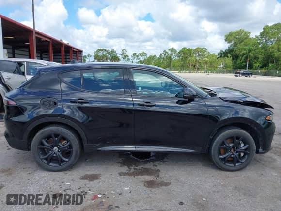 2024 Dodge Hornet R/T z VIN ZACPDFCW9R3A16217, wystawiony jako IAAI lot #42589754 z przebiegiem 14 484 mil mil oraz . Historia ofert i sprzedaży dostępna na DreamBid. Obrazek 14.