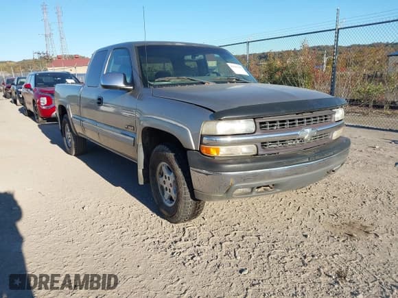 ✅ 2000 Chevrolet Silverado 1500 LS • VIN: 1GCEK19T5YE359393 • Lot: 43527102. Listed on IAAI with 63,780 mi. Free auction sales archive from the USA and detailed vehicle history report at DreamBid. Image 1.