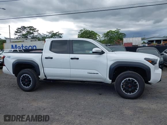 ✅ 2024 Toyota Tacoma SR5 • VIN: 3TYLB5JN0RT011867 • Lot: 43376269. Wystawiony na IAAI z przebiegiem 11 323 mil. Bezpłatny archiwum sprzedaży aukcyjnych z USA i szczegółowy raport historii pojazdu na DreamBid. Zdjęcie 13.