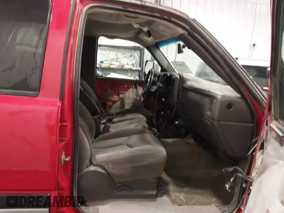 ✅ 2005 Chevrolet Silverado 2500HD LS • VIN: 1GCHK23235F812421 • Lot: 42096187. Wystawiony na IAAI z przebiegiem 328 958 mil. Bezpłatny archiwum sprzedaży aukcyjnych z USA i szczegółowy raport historii pojazdu na DreamBid. Zdjęcie 5.