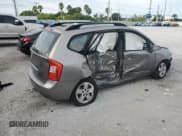 ✅ 2009 Kia Rondo LX • VIN: KNAFG528497248890 • Lot: 81419495. Wystawiony na Copart z przebiegiem 129 627 mil. Bezpłatny archiwum sprzedaży aukcyjnych z USA i szczegółowy raport historii pojazdu na DreamBid. Zdjęcie 3.