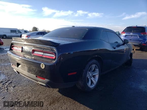 ✅ 2019 Dodge Challenger SXT • VIN: 2C3CDZAG2KH525095 • Lot: 82281063. Wystawiony na Copart z przebiegiem Nie podano. Bezpłatny archiwum sprzedaży aukcyjnych z USA i szczegółowy raport historii pojazdu na DreamBid. Zdjęcie 3.