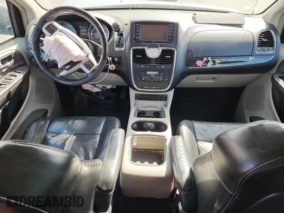 ✅ 2013 Chrysler Town & Country Limited • VIN: 2C4RC1GG9DR589732 • Lot: 70097055. Wystawiony na Copart z przebiegiem 461 098 mil. Bezpłatny archiwum sprzedaży aukcyjnych z USA i szczegółowy raport historii pojazdu na DreamBid. Zdjęcie 8.