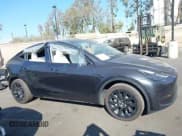 ✅ 2024 Tesla Model Y • VIN: 7SAYGDED0RF102126 • Lot: 43623474. Wystawiony na IAAI z przebiegiem 21 471 mil. Bezpłatny archiwum sprzedaży aukcyjnych z USA i szczegółowy raport historii pojazdu na DreamBid. Zdjęcie 6.