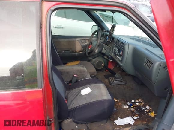 ✅ 1997 Chevrolet S-10 LS • VIN: 1GCCS19X7VK172454 • Лот: 41995993. Опубликован ранее на IAAI с пробегом 305 785 миль. Бесплатный доступ к архиву аукционных продаж из США и подробный отчёт об истории автомобиля на DreamBid. Изображение 5.