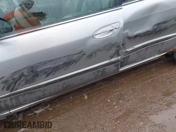 ✅ 2001 Infiniti I30 Luxury • VIN: JNKCA31A91T035878 • Lot: 42615867. Listed on IAAI with 231,434 mi. Free auction sales archive from the USA and detailed vehicle history report at DreamBid. Image 18.