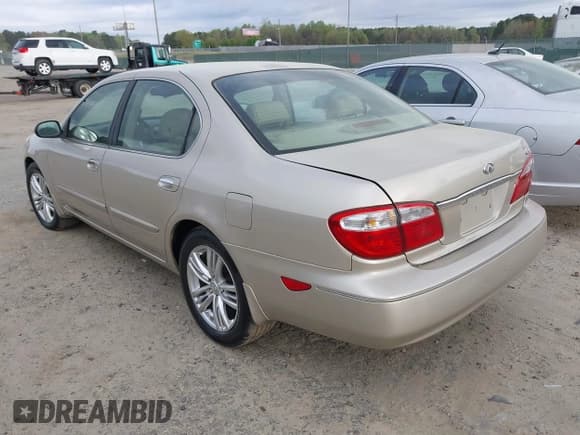✅ 2001 Infiniti I30 Luxury • VIN: JNKCA31A31T000348 • Lot: 41948369. Listed on IAAI with 181,394 mi. Free auction sales archive from the USA and detailed vehicle history report at DreamBid. Image 3.