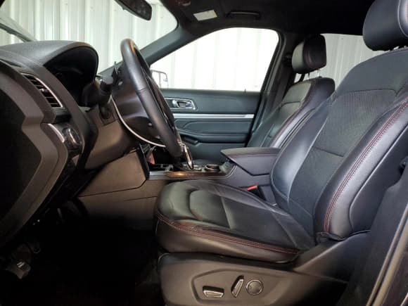 ✅ 2017 Ford Explorer Sport • VIN: 1FM5K8GTXHGD84639 • Lot: 81238175. Wystawiony na Copart z przebiegiem 70 598 mil. Bezpłatny archiwum sprzedaży aukcyjnych z USA i szczegółowy raport historii pojazdu na DreamBid. Zdjęcie 7.