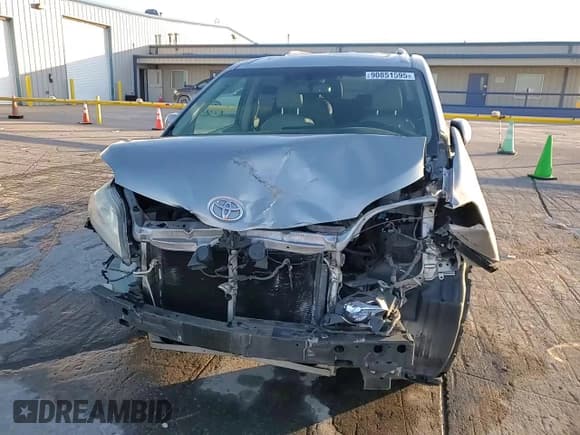 ✅ 2017 Toyota Sienna XLE • VIN: 5TDYZ3DC9HS845632 • Lot: 90851595. Listed on Copart with 188,673 mi. Free auction sales archive from the USA and detailed vehicle history report at DreamBid. Image 14.