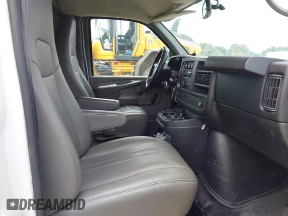✅ 2013 Chevrolet Express Cargo • VIN: 1GCSGAFX5D1167386 • Lot: 42356301. Wystawiony na IAAI z przebiegiem Nie podano. Bezpłatny archiwum sprzedaży aukcyjnych z USA i szczegółowy raport historii pojazdu na DreamBid. Zdjęcie 5.