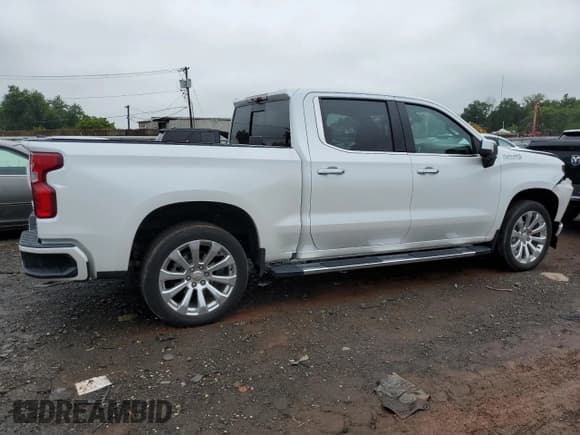 ✅ 2021 Chevrolet Silverado 1500 High Country • VIN: 1GCUYHET6MZ293500 • Lot: 66475034. Wystawiony na Copart z przebiegiem 17 699 mil. Bezpłatny archiwum sprzedaży aukcyjnych z USA i szczegółowy raport historii pojazdu na DreamBid. Zdjęcie 3.