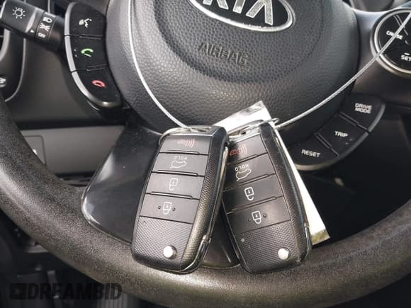 ✅ 2019 Kia Soul • VIN: KNDJN2A26K7001259 • Лот: 42748478. Опубликован ранее на IAAI с пробегом 127 066 миль. Бесплатный доступ к архиву аукционных продаж из США и подробный отчёт об истории автомобиля на DreamBid. Изображение 11.