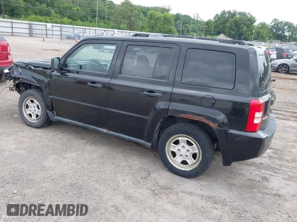 ✅ 2007 Jeep Patriot Sport • VIN: 1J8FF28W77D371603 • Lot: 42840553. Listed on IAAI with Not provided. Free auction sales archive from the USA and detailed vehicle history report at DreamBid. Image 3.
