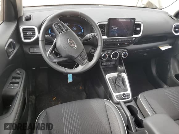 ✅ 2024 Hyundai Venue SEL • VIN: KMHRC8A31RU341060 • Lot: 44412665. Listed on Copart with 2,992 mi. Free auction sales archive from the USA and detailed vehicle history report at DreamBid. Image 8.