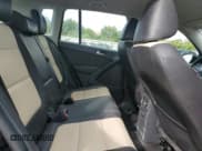 ✅ 2016 Volkswagen Tiguan S • VIN: WVGAV7AX2GW032915 • Lot: 91558705. Wystawiony na Copart z przebiegiem 136 826 mil. Bezpłatny archiwum sprzedaży aukcyjnych z USA i szczegółowy raport historii pojazdu na DreamBid. Zdjęcie 11.
