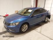 ✅ 2017 Volkswagen Passat S • VIN: 1VWAT7A38HC013602 • Lot: 41218616. Wystawiony na IAAI z przebiegiem 77 497 mil. Bezpłatny archiwum sprzedaży aukcyjnych z USA i szczegółowy raport historii pojazdu na DreamBid. Zdjęcie 2.