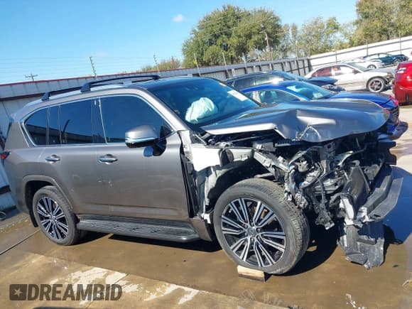 ✅ 2024 Lexus LX 600 Luxury • VIN: JTJGB7CX3R4066099 • Lot: 43623380. Listed on IAAI with 9,180 mi. Free auction sales archive from the USA and detailed vehicle history report at DreamBid. Image 14.