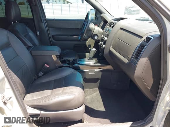 ✅ 2008 Ford Escape Limited • VIN: 1FMCU04128KB13867 • Lot: 42499448. Wystawiony na IAAI z przebiegiem 224 566 mil. Bezpłatny archiwum sprzedaży aukcyjnych z USA i szczegółowy raport historii pojazdu na DreamBid. Zdjęcie 5.