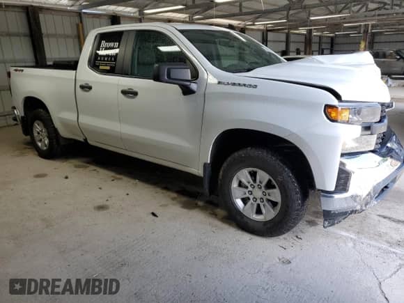 2020 Chevrolet Silverado 1500 Work Truck z VIN 1GCRYAEH1LZ349463, wystawiony jako Copart lot #56678985 z przebiegiem 114 544 mil mil oraz Czysty tytuł • Clean title. Historia ofert i sprzedaży dostępna na DreamBid. Obrazek 4.