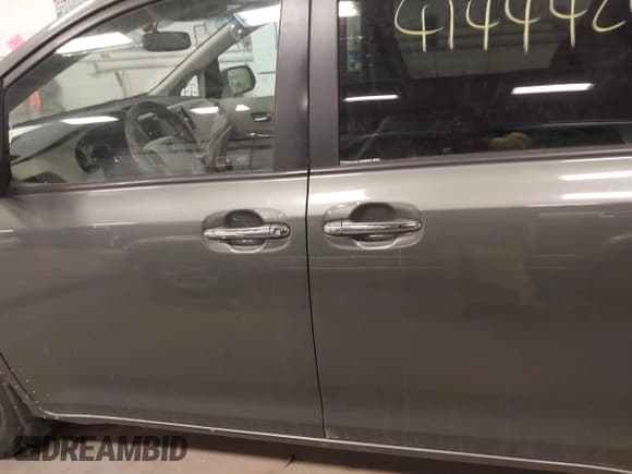 ✅ 2011 Toyota Sienna XLE • VIN: 5TDDK3DC0BS008343 • Lot: 41444268. Listed on IAAI with 215,778 mi. Free auction sales archive from the USA and detailed vehicle history report at DreamBid. Image 14.