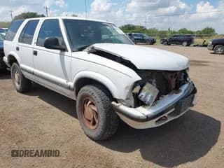 ✅ 1995 Chevrolet Blazer • VIN: 1GNDT13W2S2140922 • Lot: 43363368. Listed on IAAI with 333,576 mi. Free auction sales archive from the USA and detailed vehicle history report at DreamBid. Image 1.