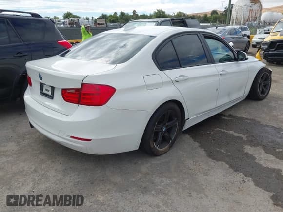 ✅ 2014 BMW 3 Series 328i • VIN: WBA3C1C59EK107056 • Lot: 42778687. Listed on IAAI with 106,786 mi. Free auction sales archive from the USA and detailed vehicle history report at DreamBid. Image 4.