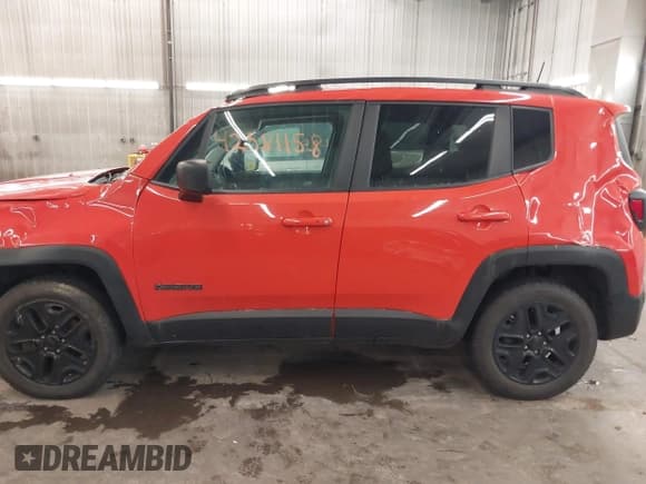 ✅ 2018 Jeep Renegade Sport • VIN: ZACCJBAB0JPH67560 • Lot: 42581158. Listed on IAAI with 68,220 mi. Free auction sales archive from the USA and detailed vehicle history report at DreamBid. Image 15.