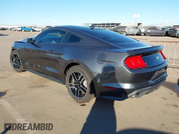 ✅ 2020 Ford Mustang EcoBoost Premium • VIN: 1FA6P8THXL5141998 • Lot: 43567131. Wystawiony na IAAI z przebiegiem 28 021 mil. Bezpłatny archiwum sprzedaży aukcyjnych z USA i szczegółowy raport historii pojazdu na DreamBid. Zdjęcie 3.