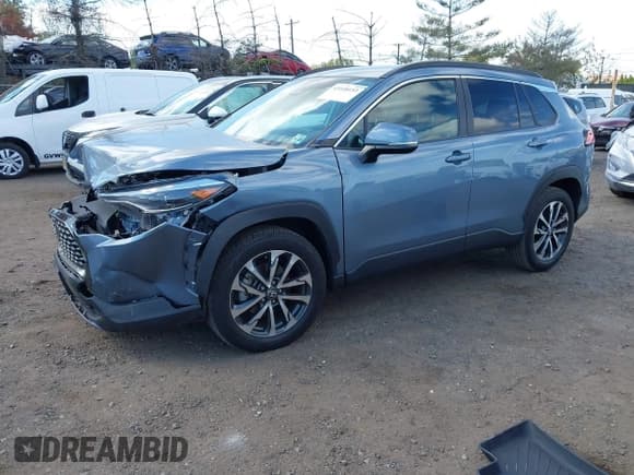 ✅ 2023 Toyota Corolla Cross XLE • VIN: 7MUEAABG6PV066987 • Лот: 43348153. Опубликован ранее на IAAI с пробегом 33 771 миль. Бесплатный доступ к архиву аукционных продаж из США и подробный отчёт об истории автомобиля на DreamBid. Изображение 2.