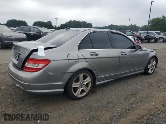 ✅ 2010 Mercedes-Benz C 300 Sport • VIN: WDDGF8BB3AF407728 • Лот: 85824415. Опубликован ранее на Copart с пробегом Не указан. Бесплатный доступ к архиву аукционных продаж из США и подробный отчёт об истории автомобиля на DreamBid. Изображение 3.