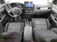 2018 Mitsubishi Outlander ES z VIN JA4AZ3A34JZ040495, wystawiony jako Copart lot #71119415 z przebiegiem 161 625 mil mil oraz Szkoda całkowita • Salvage title. Historia ofert i sprzedaży dostępna na DreamBid. Obrazek 8.