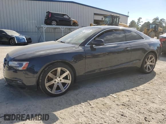 ✅ 2014 Audi A5 Premium • VIN: WAUCFAFR3EA045634 • Лот: 69449535. Опубликован ранее на Copart с пробегом 111 385 миль. Бесплатный доступ к архиву аукционных продаж из США и подробный отчёт об истории автомобиля на DreamBid. Изображение 1.