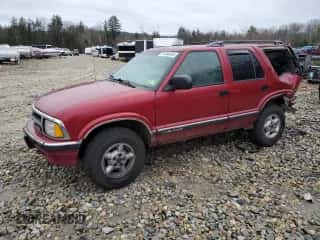 1997 Chevrolet Blazer LS z VIN 1GNDT13W6V2182627, wystawiony jako Copart lot #81456354 z przebiegiem 183 550 mil mil oraz Szkoda całkowita • Salvage title. Historia ofert i sprzedaży dostępna na DreamBid. Obrazek 1.