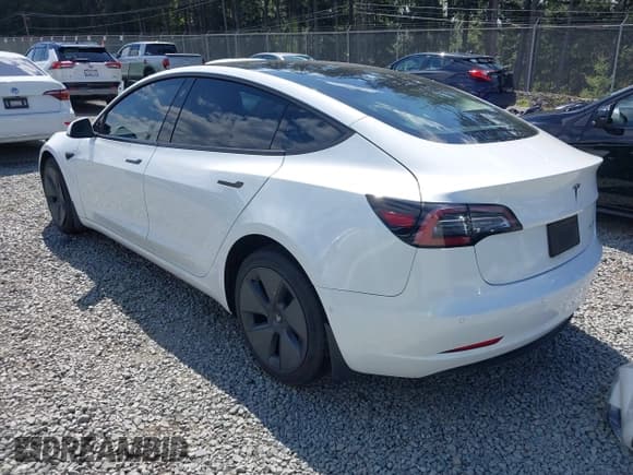 ✅ 2022 Tesla Model 3 Long Range • VIN: 5YJ3E1EB6NF110719 • Lot: 42172421. Wystawiony na IAAI z przebiegiem 44 772 mil. Bezpłatny archiwum sprzedaży aukcyjnych z USA i szczegółowy raport historii pojazdu na DreamBid. Zdjęcie 3.