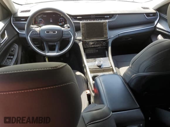 ✅ 2023 Jeep Grand Cherokee Laredo • VIN: 1C4RJKAG5P8821179 • Лот: 54666005. Опубликован ранее на Copart с пробегом 13 225 миль. Бесплатный доступ к архиву аукционных продаж из США и подробный отчёт об истории автомобиля на DreamBid. Изображение 8.