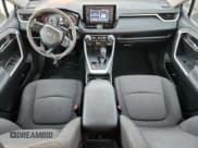 ✅ 2020 Toyota RAV4 XLE • VIN: 2T3W1RFV8LC073617 • Lot: 86713255. Wystawiony na Copart z przebiegiem 105 574 mil. Bezpłatny archiwum sprzedaży aukcyjnych z USA i szczegółowy raport historii pojazdu na DreamBid. Zdjęcie 8.