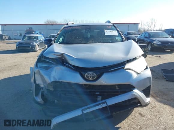 ✅ 2017 Toyota RAV4 LE • VIN: 2T3BFREV2HW550825 • Lot: 43747935. Listed on IAAI with 204,748 mi. Free auction sales archive from the USA and detailed vehicle history report at DreamBid. Image 12.