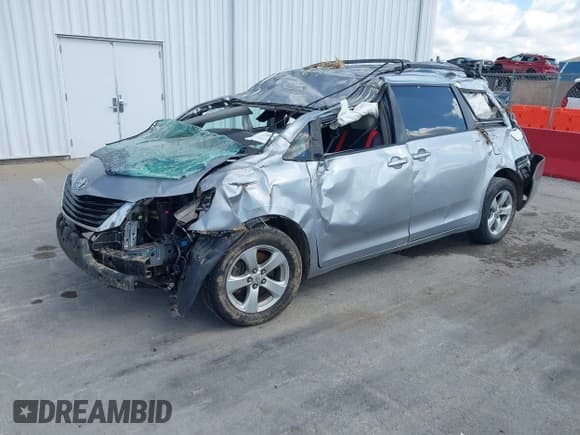 ✅ 2011 Toyota Sienna LE • VIN: 5TDKK3DC1BS138106 • Lot: 43308460. Listed on IAAI with 141,832 mi. Free auction sales archive from the USA and detailed vehicle history report at DreamBid. Image 2.
