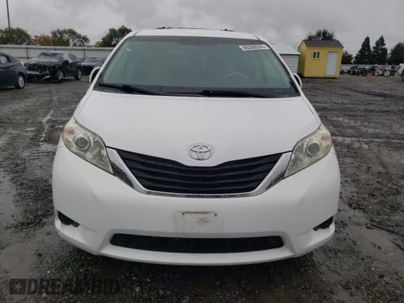 ✅ 2014 Toyota Sienna LE • VIN: 5TDKK3DC7ES481247 • Lot: 86280535. Listed on Copart with 73,333 mi. Free auction sales archive from the USA and detailed vehicle history report at DreamBid. Image 5.